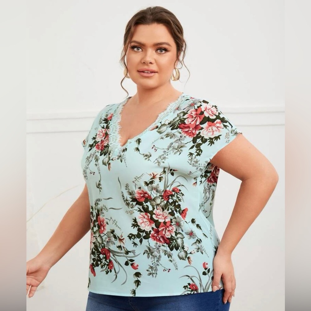 SHEIN Lace Trim Floral Top